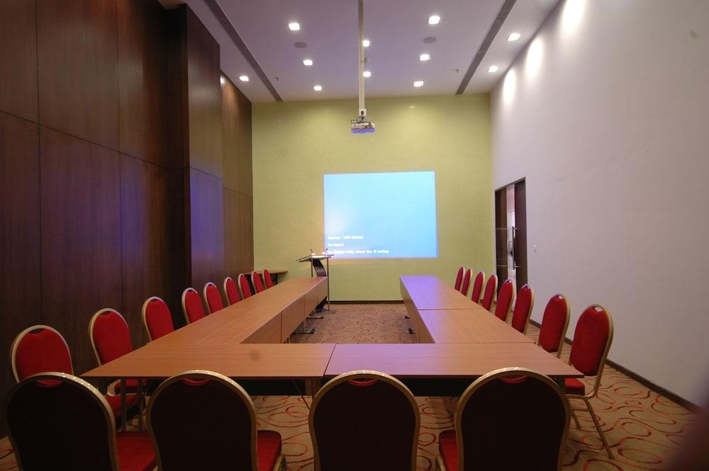 Keys Select By Lemon Tree Hotels, Λουντιάνα Εξωτερικό φωτογραφία